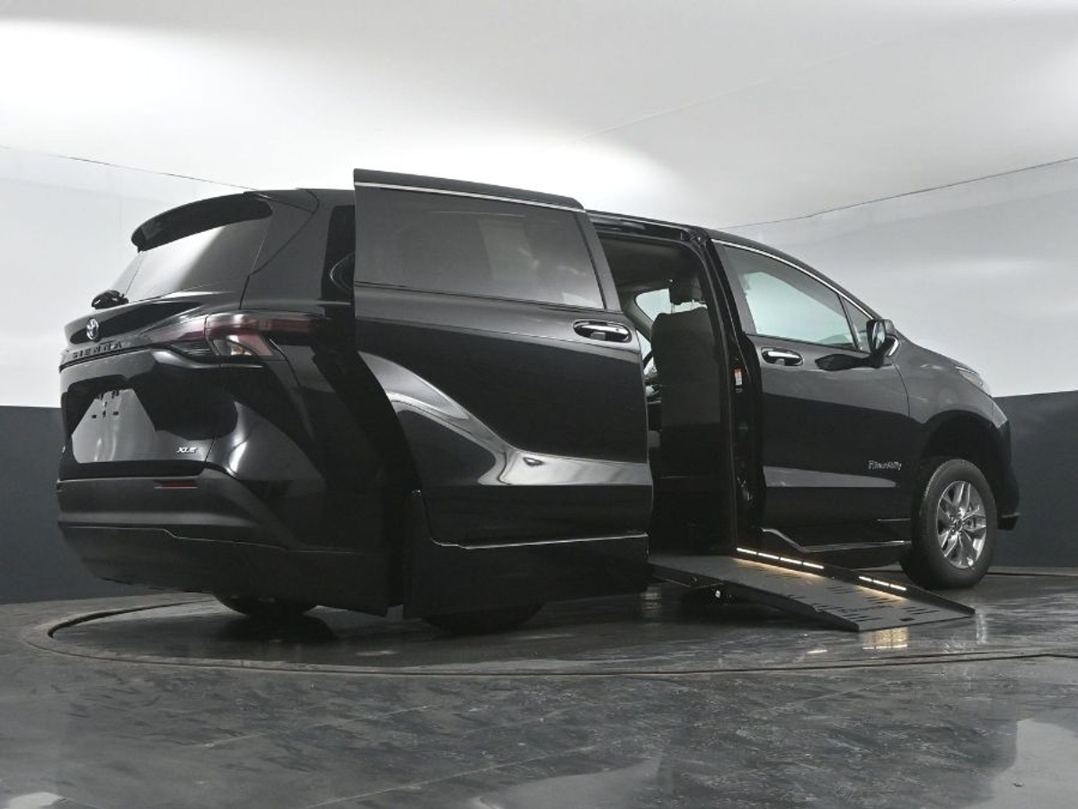 2025 TOYOTA SIENNA - Image 22
