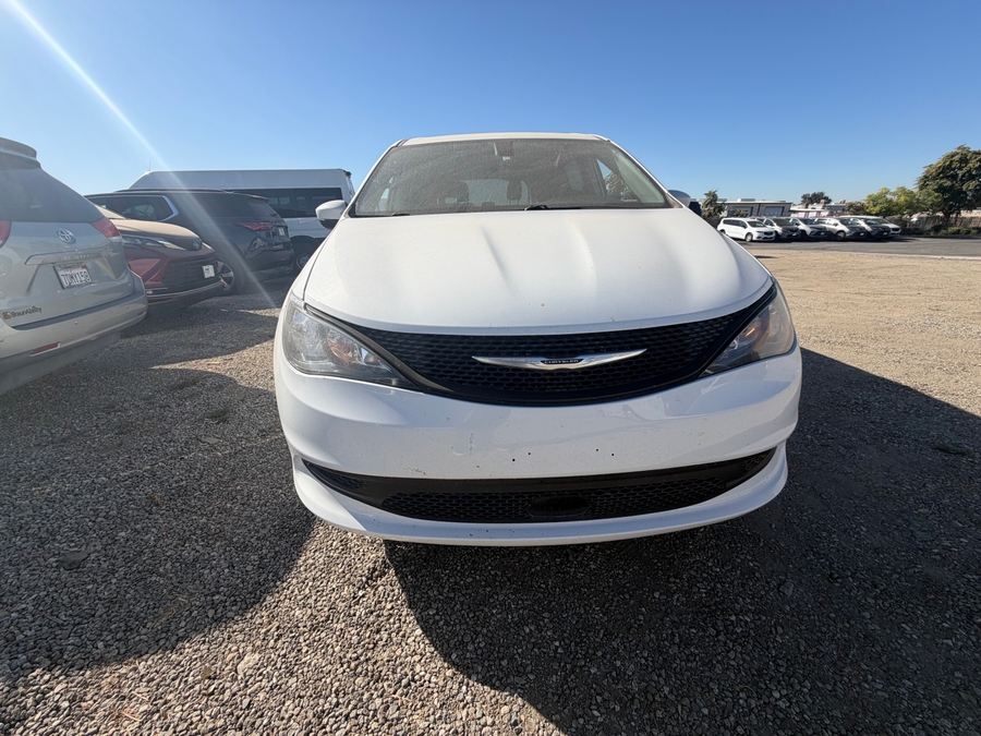  Chrysler Voyager image number 2