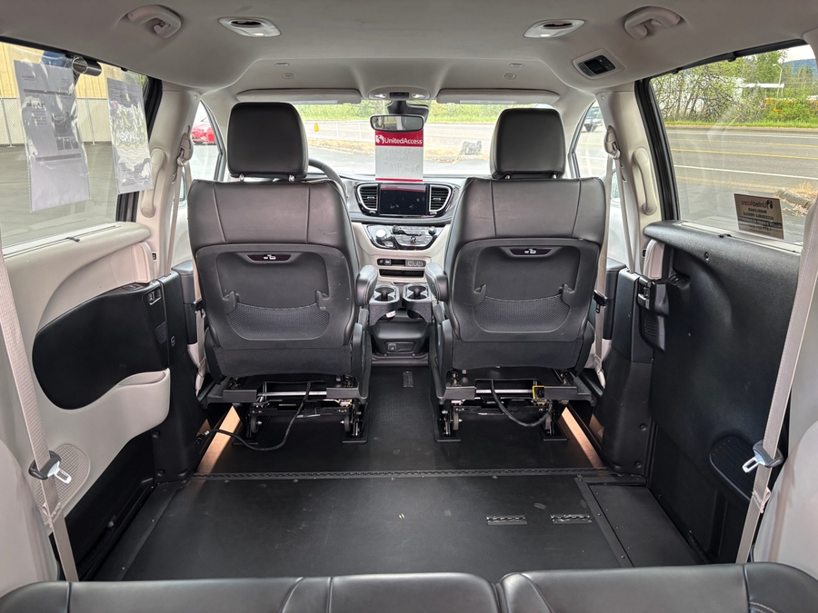 Used 2023 Chrysler Pacifica Touring L Safety - BraunAbility Side Entry Entry In Floor Automatic Ramp