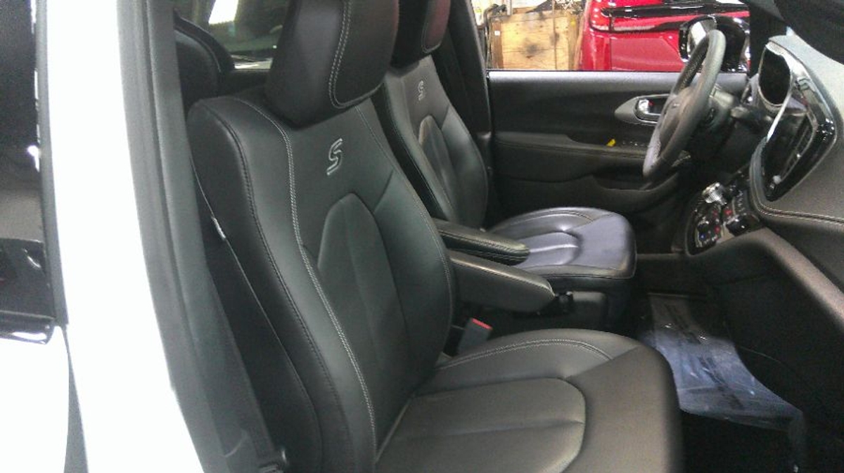 2024 CHRYSLER PACIFICA - Image 9