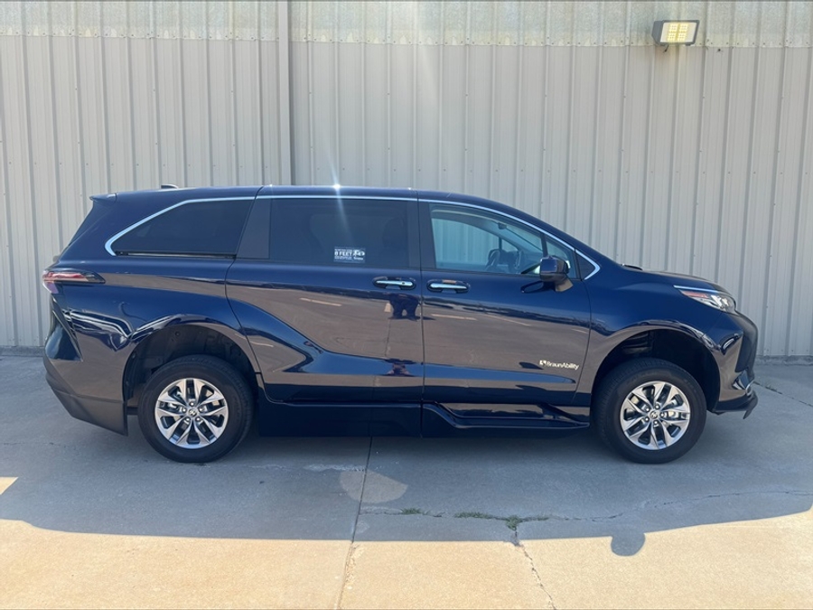 Used 2024 Toyota Sienna Hybrid XLE - BraunAbility Side Entry Entry In Floor Automatic Ramp