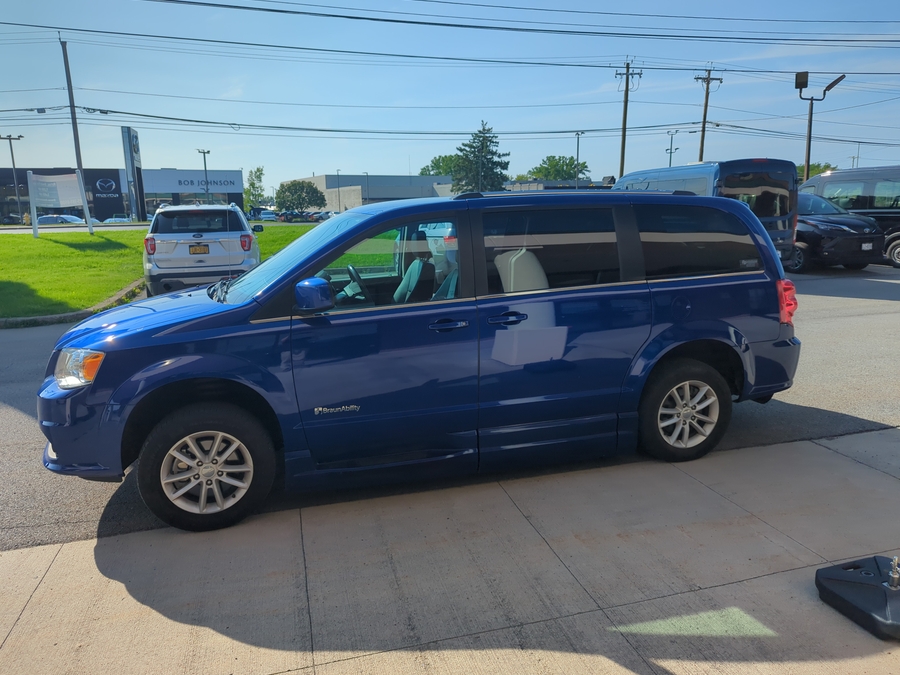 Used 2019 Dodge Grand Caravan SXT - BraunAbility Side Entry In Floor Automatic Ramp