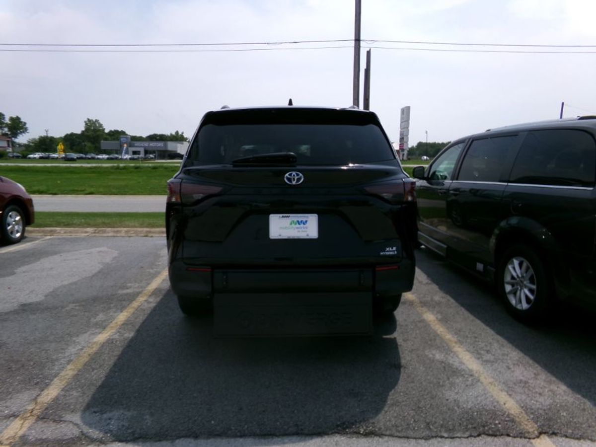 2024 TOYOTA SIENNA - Image 8