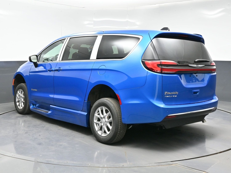 Blue Chrysler Pacifica image number 4