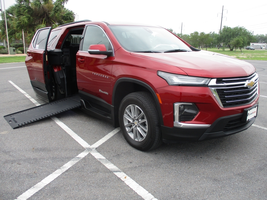 Used 2022 Chevrolet Traverse 1LT - BraunAbility Side Entry Entry In Floor Automatic Ramp