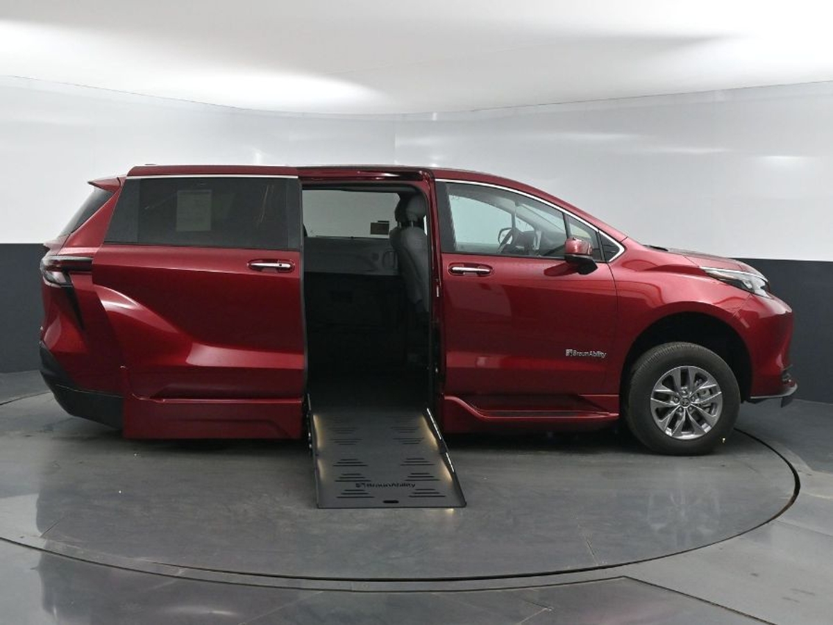 2025 TOYOTA SIENNA - Image 8