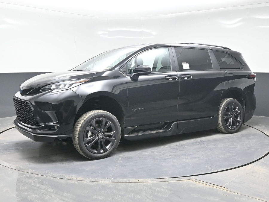 Black Toyota Sienna image number 13