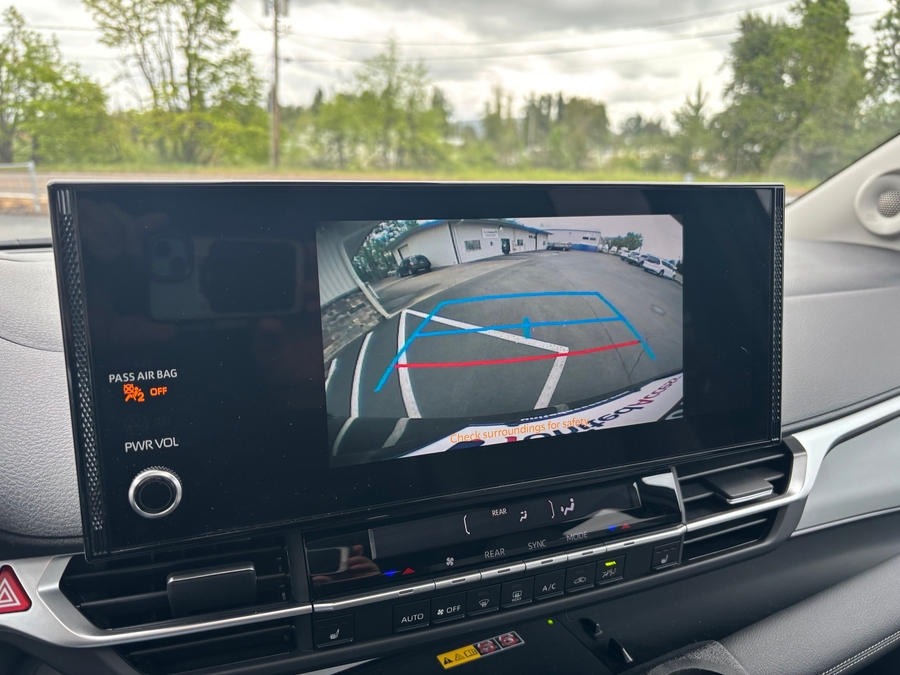 Used 2025 Toyota Sienna Hybrid XLE - BraunAbility Side Entry Entry Fold Out Automatic Ramp