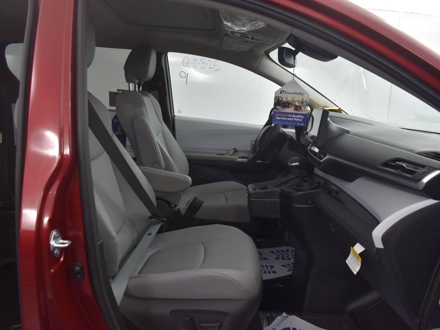 New 2025 Toyota Sienna Hybrid XLE Plus - BraunAbility Side Entry Entry Fold Out Automatic Ramp
