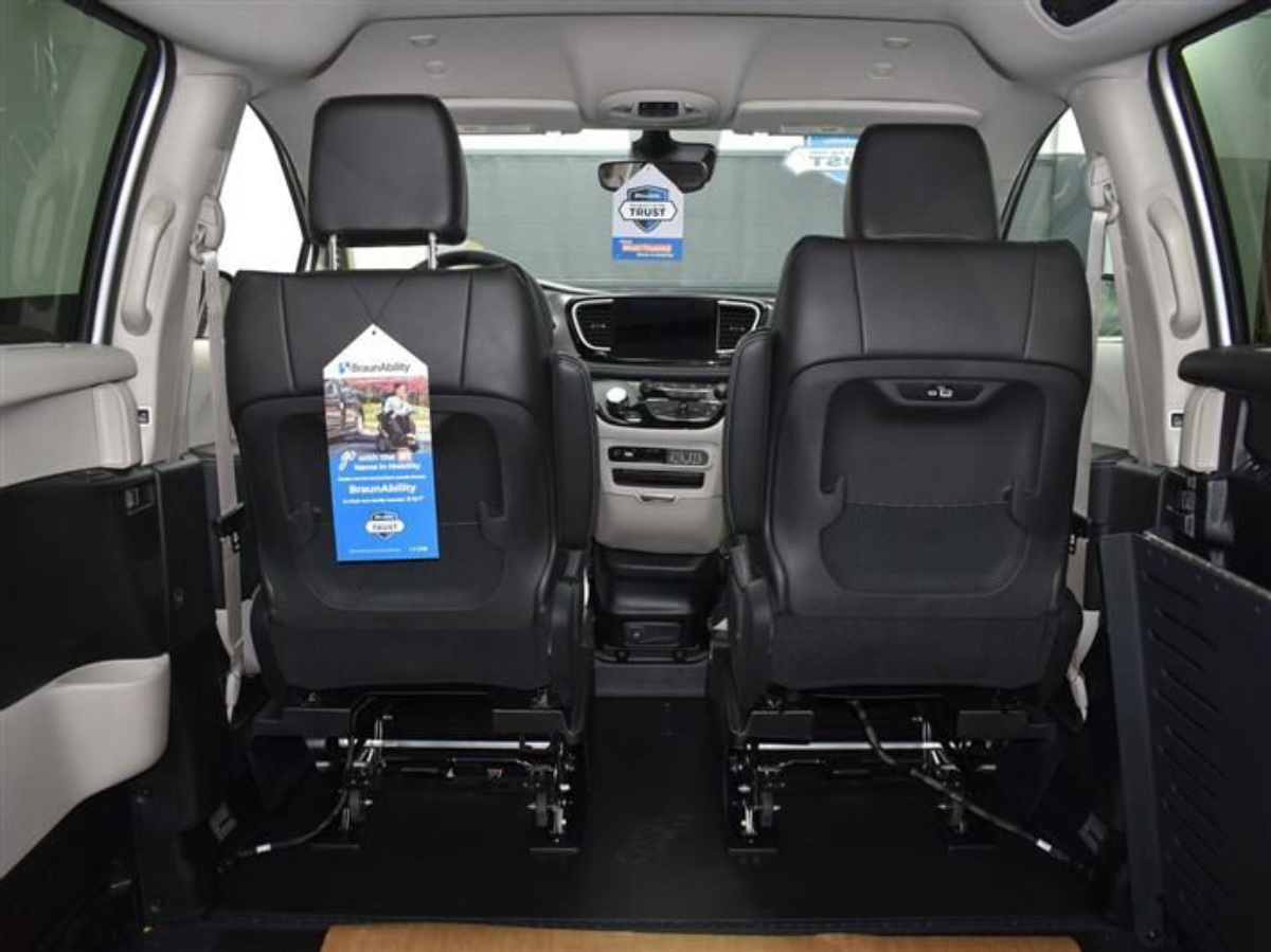 2023 CHRYSLER PACIFICA - Image 15