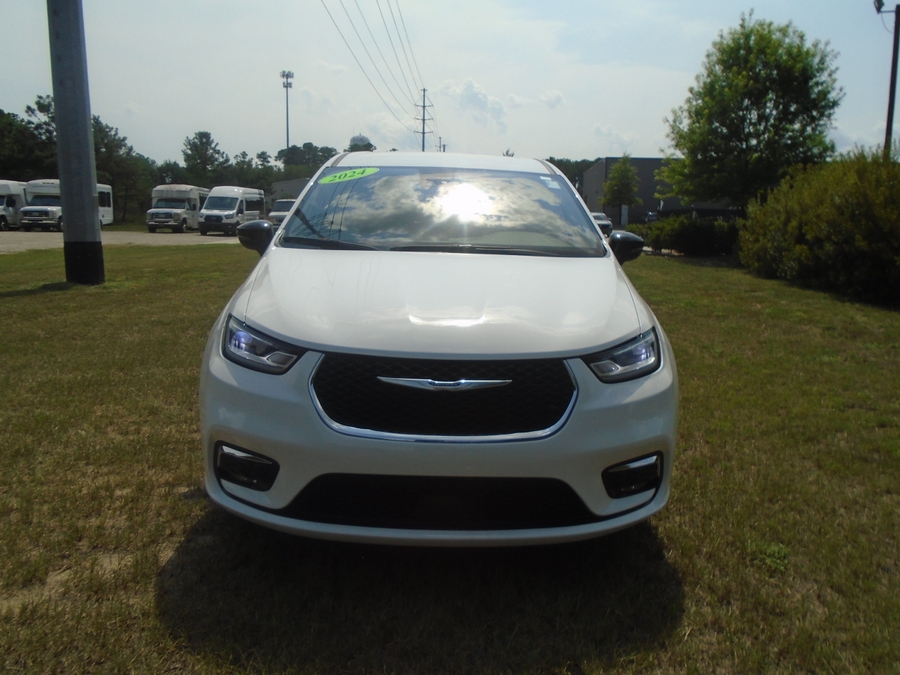 White Chrysler Pacifica image number 8