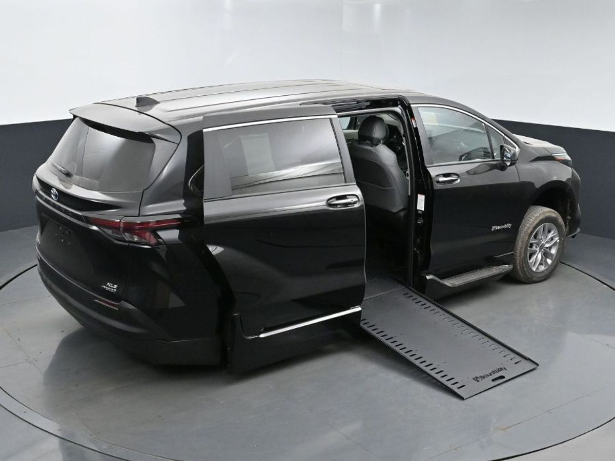 2024 TOYOTA SIENNA - Image 18