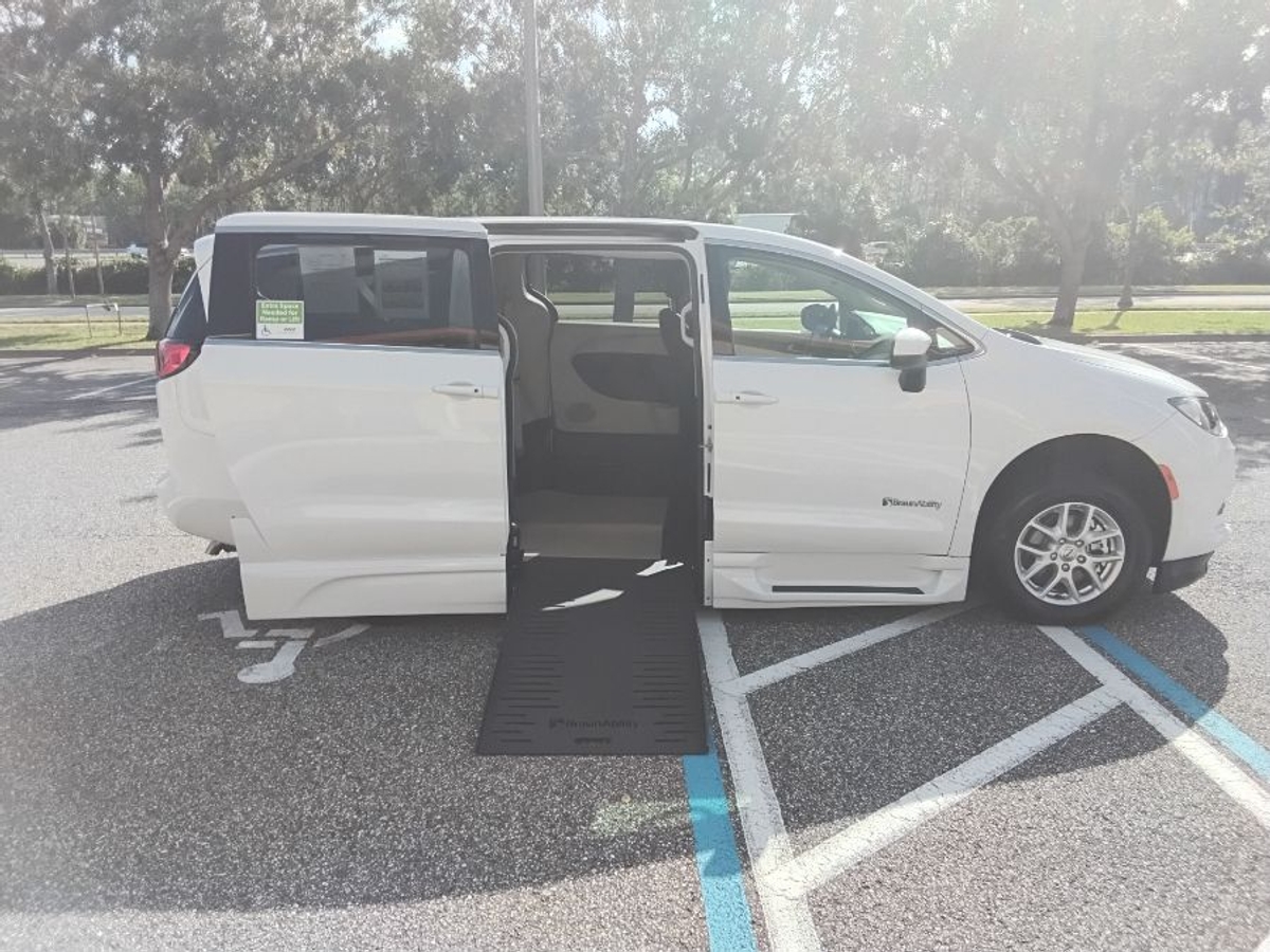 2023 CHRYSLER VOYAGER - Image 32