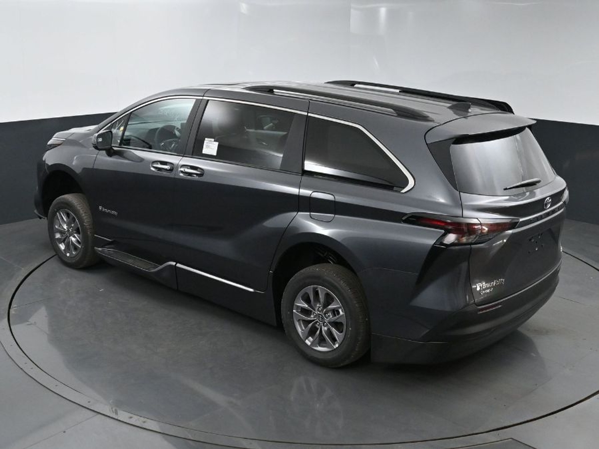 2025 TOYOTA SIENNA - Image 24