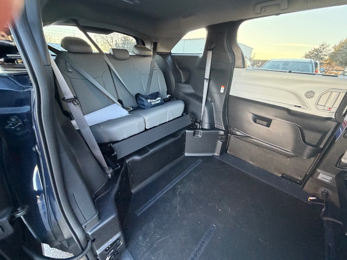 2025 TOYOTA SIENNA - Image 16