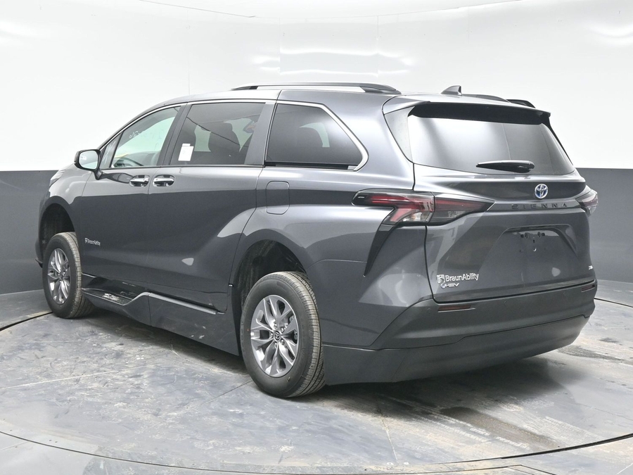 New 2025 Toyota Sienna Hybrid XLE Plus - BraunAbility Side Entry Entry Fold Out Automatic Ramp