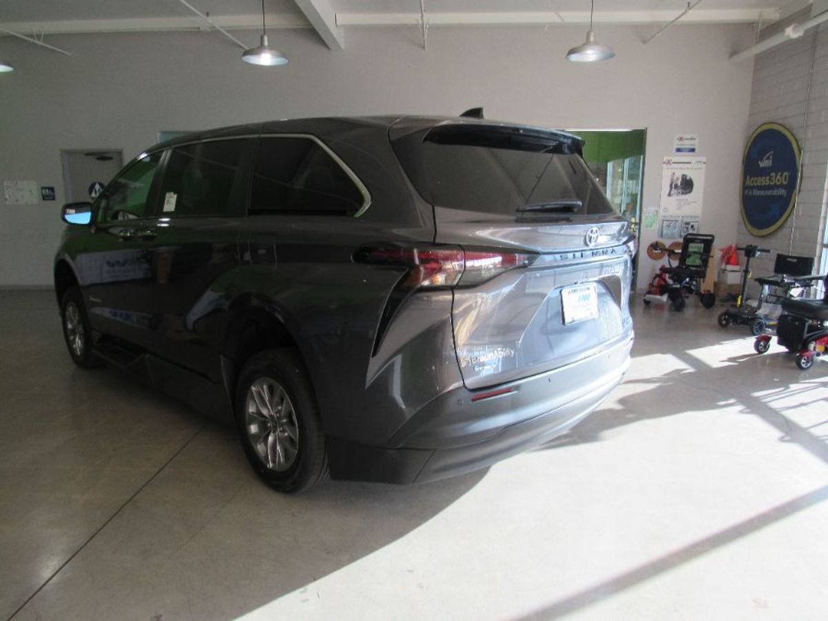 2025 TOYOTA SIENNA - Image 6