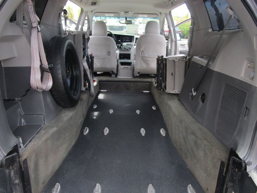 Used 2015 Toyota Sienna LE - FRE Rear Entry Entry Fold Out Manual Ramp