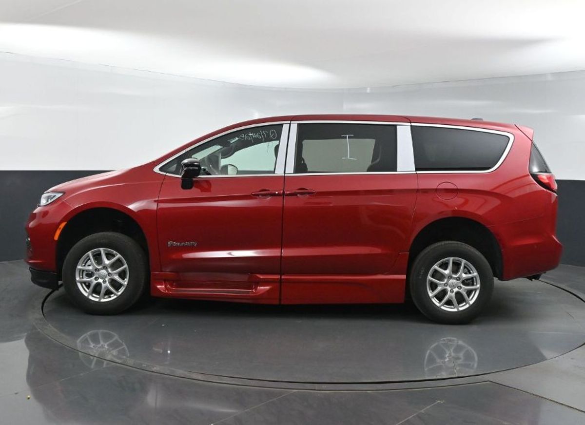 2025 CHRYSLER PACIFICA - Image 4