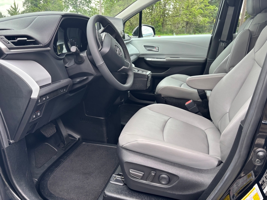 Used 2025 Toyota Sienna Hybrid XLE - BraunAbility Side Entry Entry Fold Out Automatic Ramp