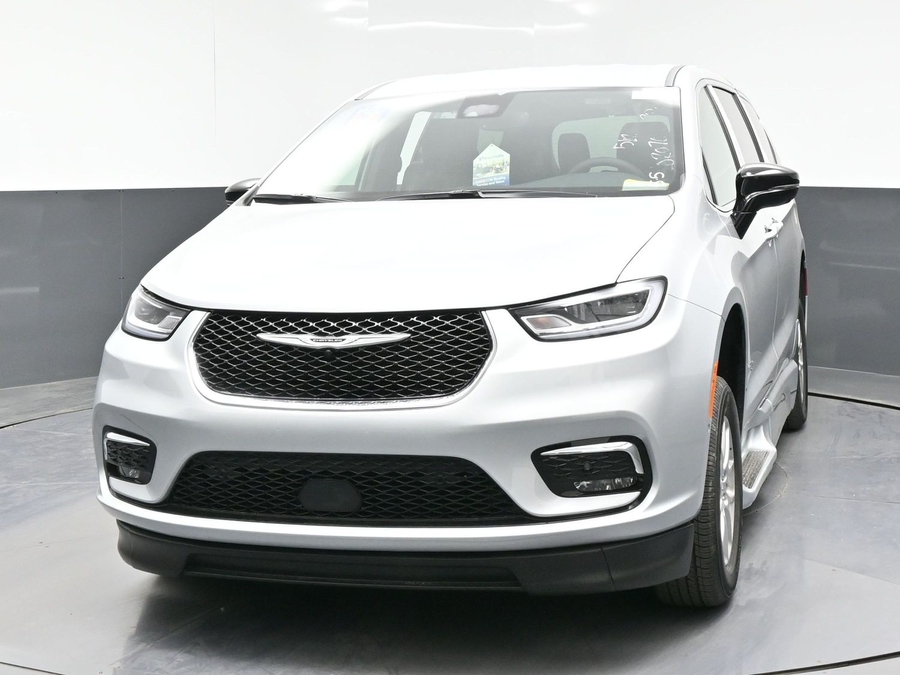 New 2026 Chrysler Pacifica Select Safety - BraunAbility Side Entry Entry Fold Out Automatic Ramp