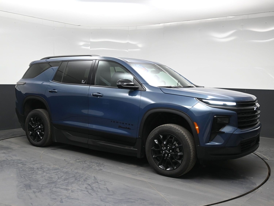New 2025 Chevrolet Traverse 1LT Midnight - BraunAbility Side Entry Entry In Floor Automatic Ramp