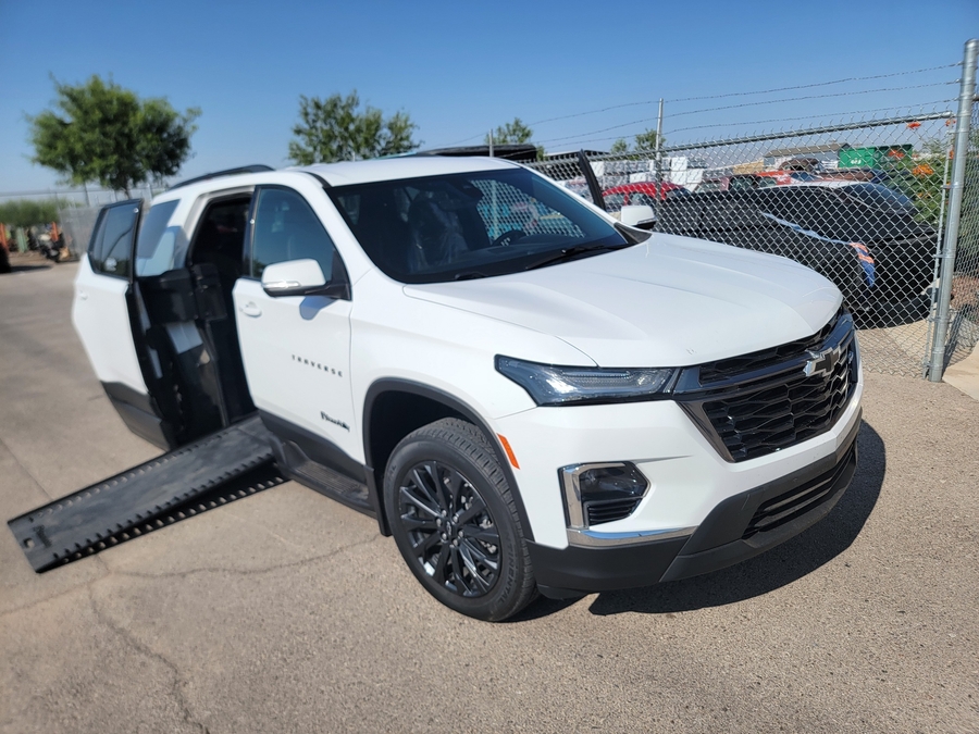 Used 2023 Chevrolet Traverse 2LT - BraunAbility Side Entry In Floor Automatic Ramp