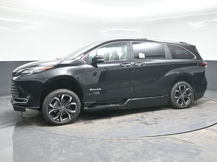 New 2025 Toyota Sienna Hybrid Platinum - BraunAbility Side Entry Entry Fold Out Automatic Ramp