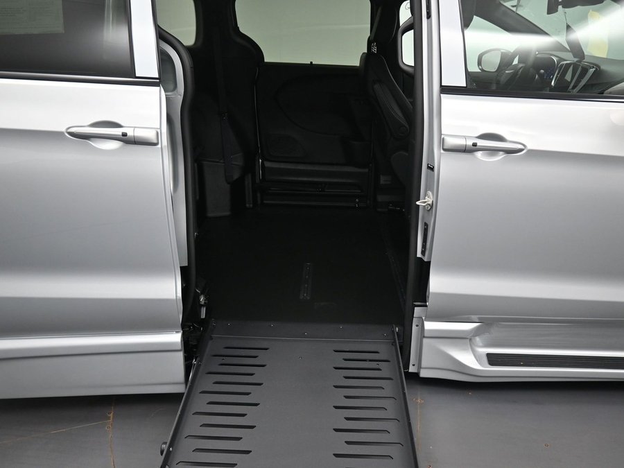 New 2026 Chrysler Pacifica Select Sport - BraunAbility Side Entry Fold Out Automatic Ramp