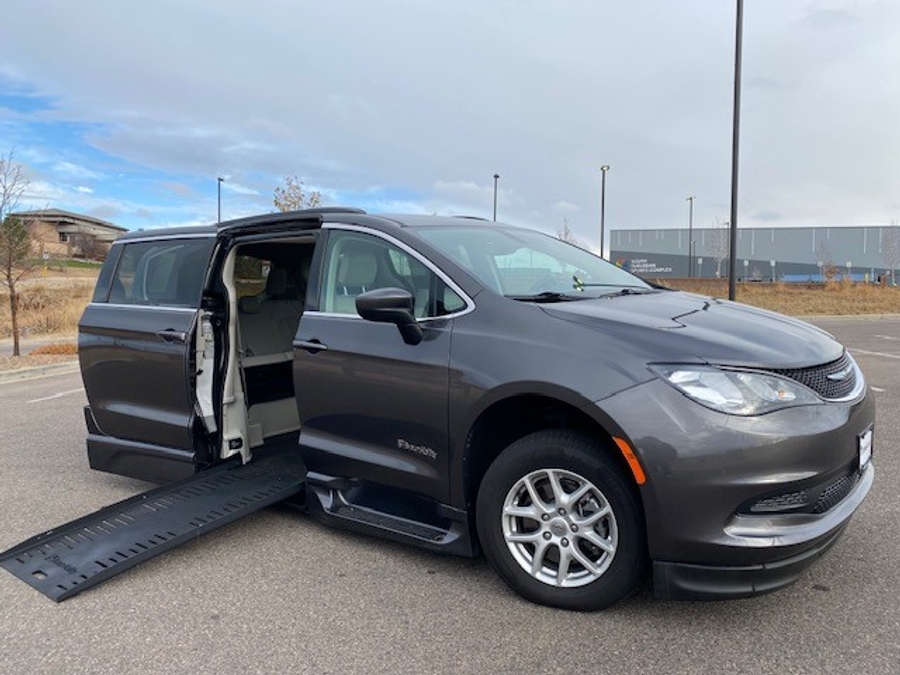 2021 Chrysler Voyager's photo