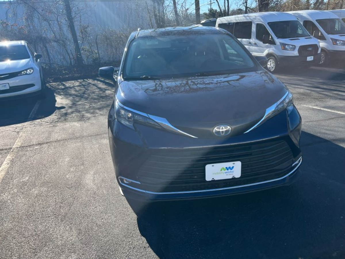 2024 TOYOTA SIENNA - Image 4