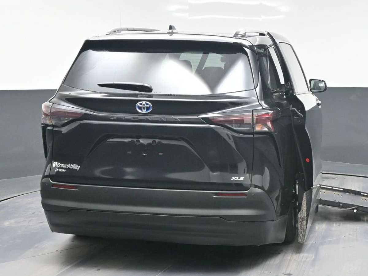 Black Toyota Sienna image number 2
