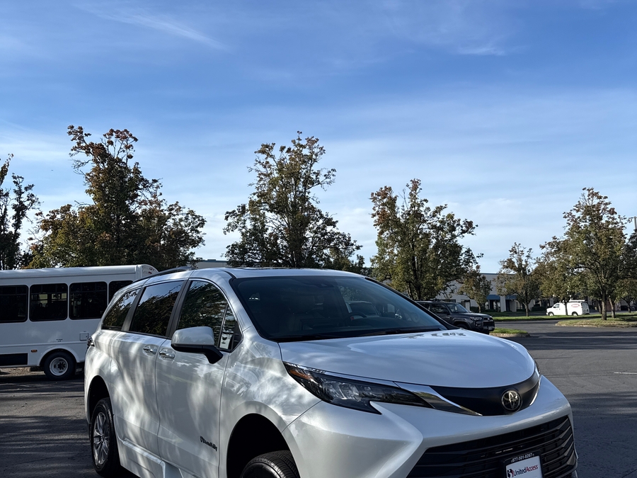 Used 2026 Toyota Sienna Hybrid XLE Add - BraunAbility Side Entry Fold Out Automatic Ramp