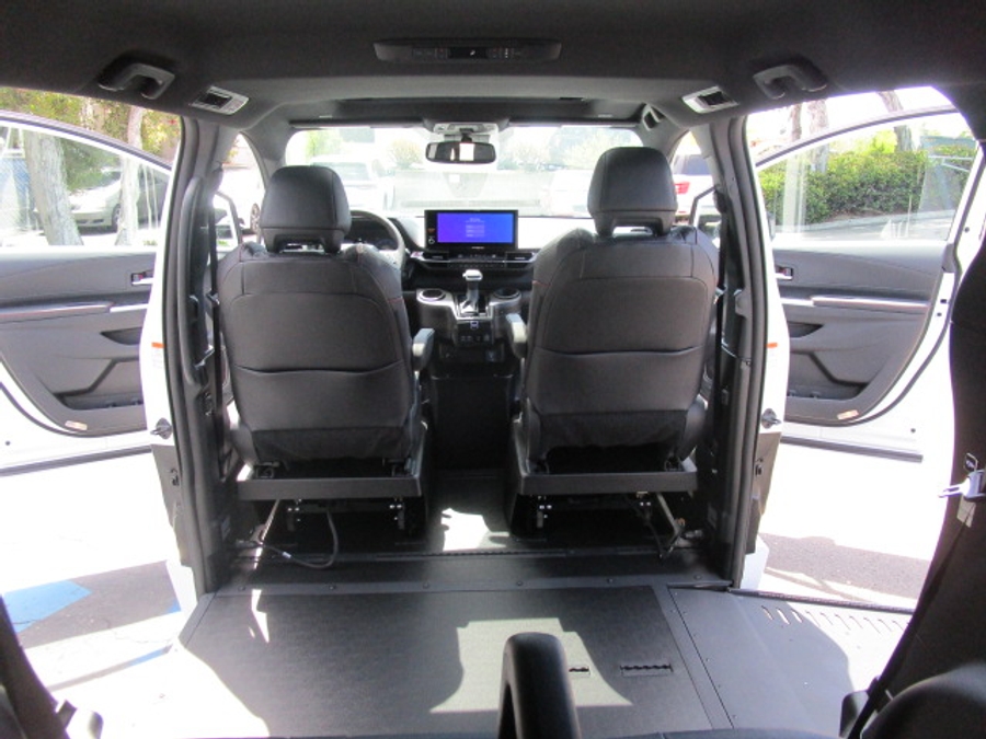 New 2026 Toyota Sienna Hybrid XSE Sport - BraunAbility Side Entry Entry In Floor Automatic Ramp
