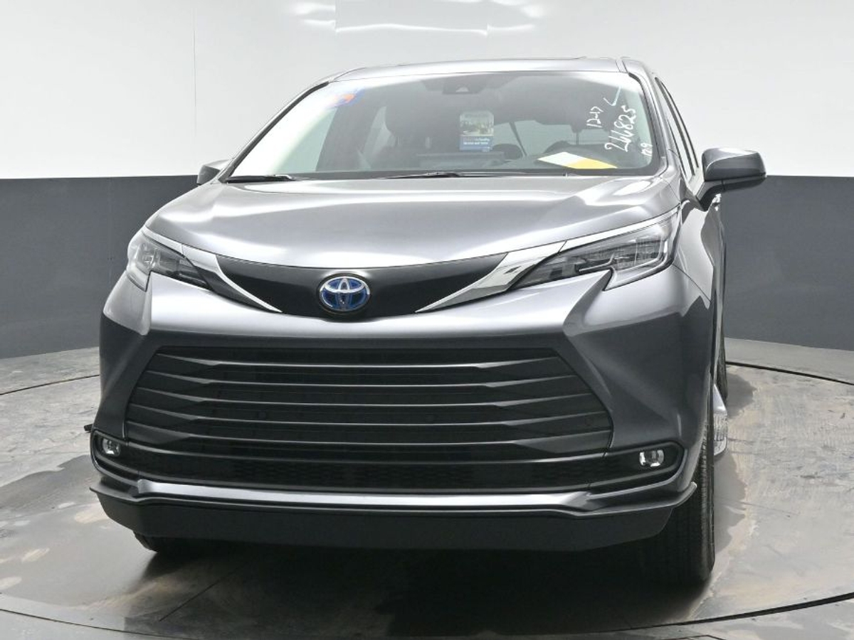 2025 TOYOTA SIENNA - Image 2