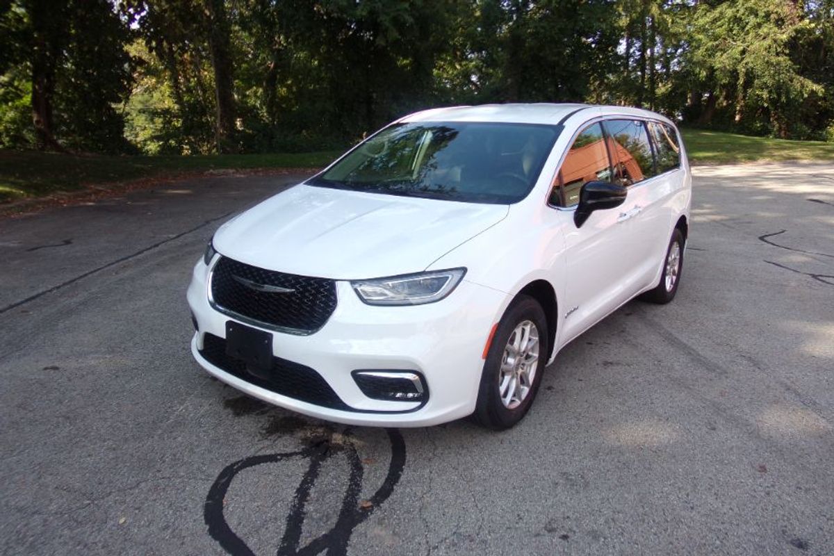 2024 CHRYSLER PACIFICA - Image 3