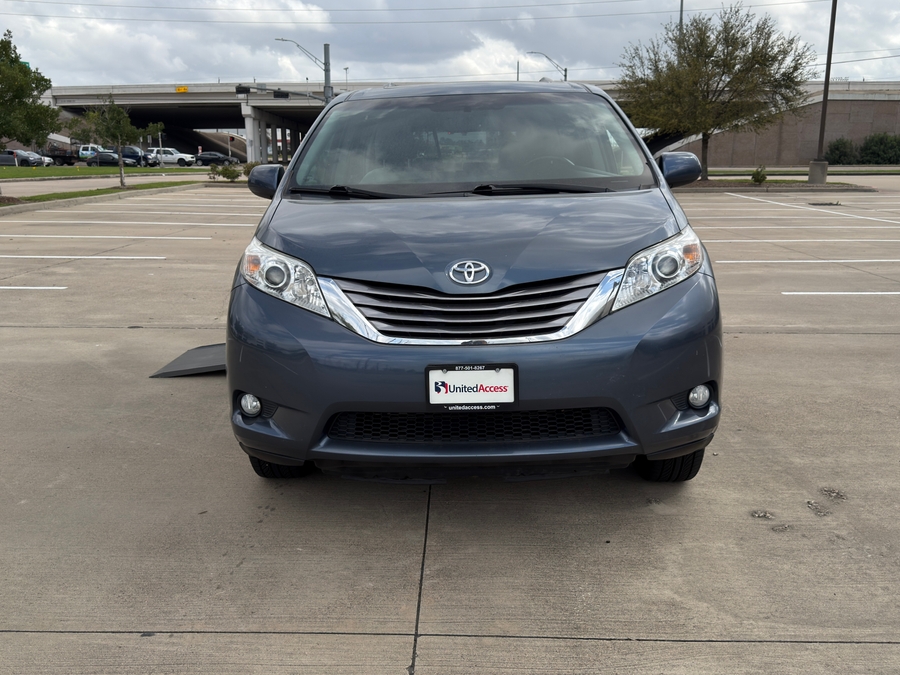 Used 2017 Toyota Sienna XLE Base - VMI Side Entry Entry In Floor Automatic Ramp