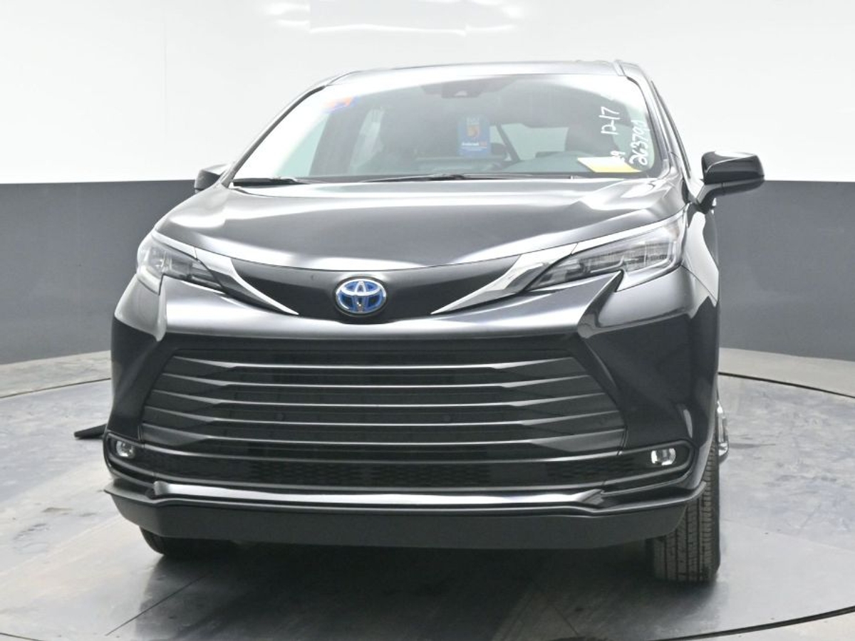 2025 TOYOTA SIENNA - Image 2