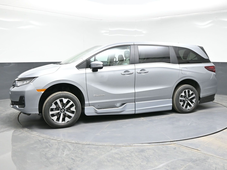 Silver Honda Odyssey image number 2