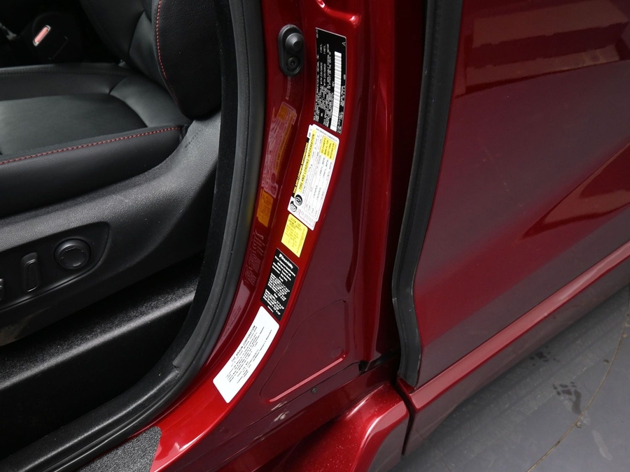 New 2025 Toyota Sienna Hybrid XSE Sport - BraunAbility Side Entry Entry Fold Out Automatic Ramp