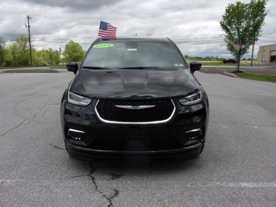 Black Chrysler Pacifica image number 1