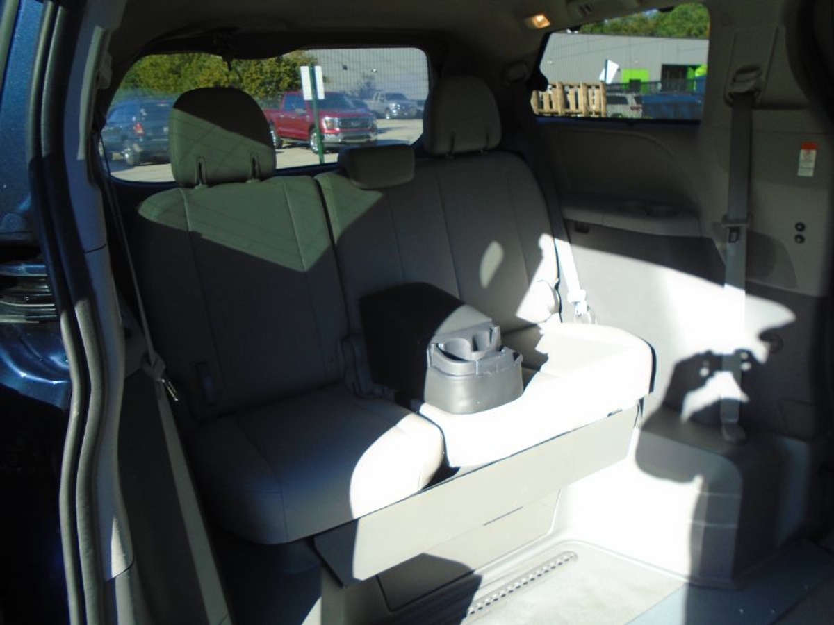 2020 TOYOTA SIENNA - Image 11