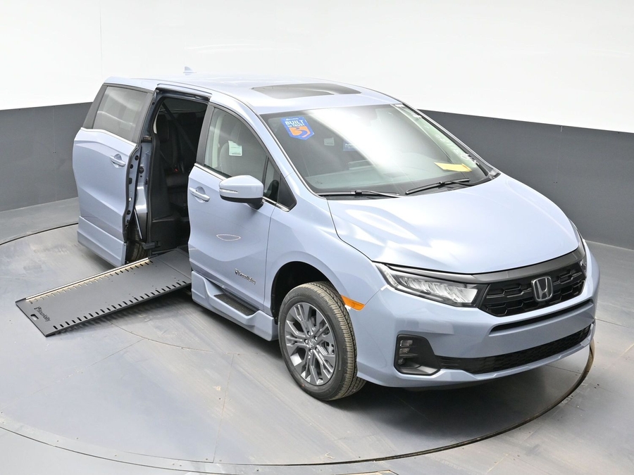 Grey Honda Odyssey image number 21