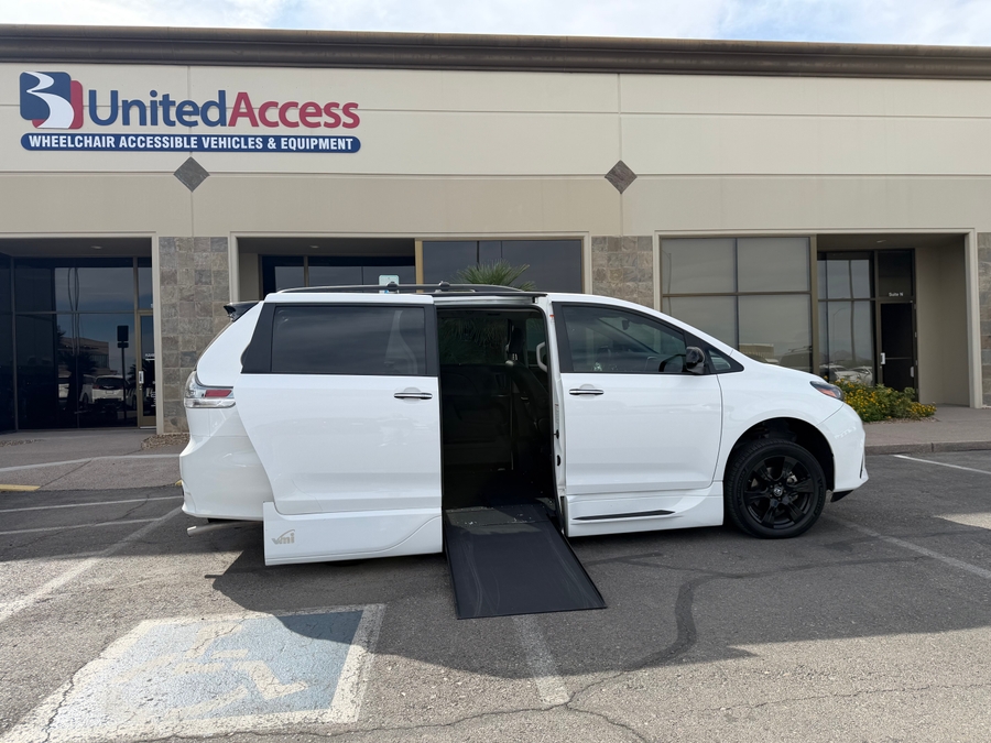 Used 2020 Toyota Sienna SE Premium - VMI Side Entry In Floor Automatic Ramp