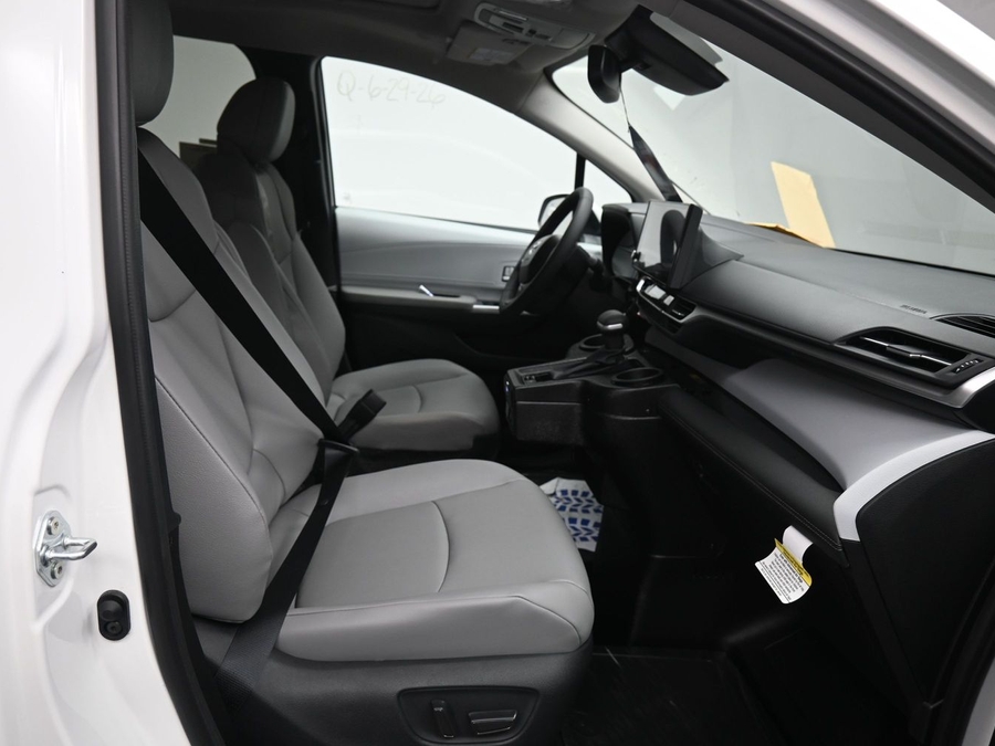 White Toyota Sienna image number 11