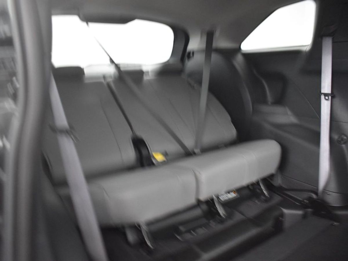Grey Toyota Sienna image number 9
