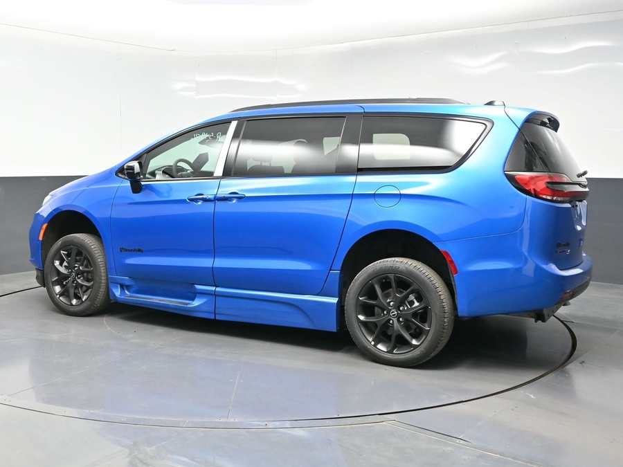New 2026 Chrysler Pacifica Select Sport - BraunAbility Side Entry Entry Fold Out Automatic Ramp