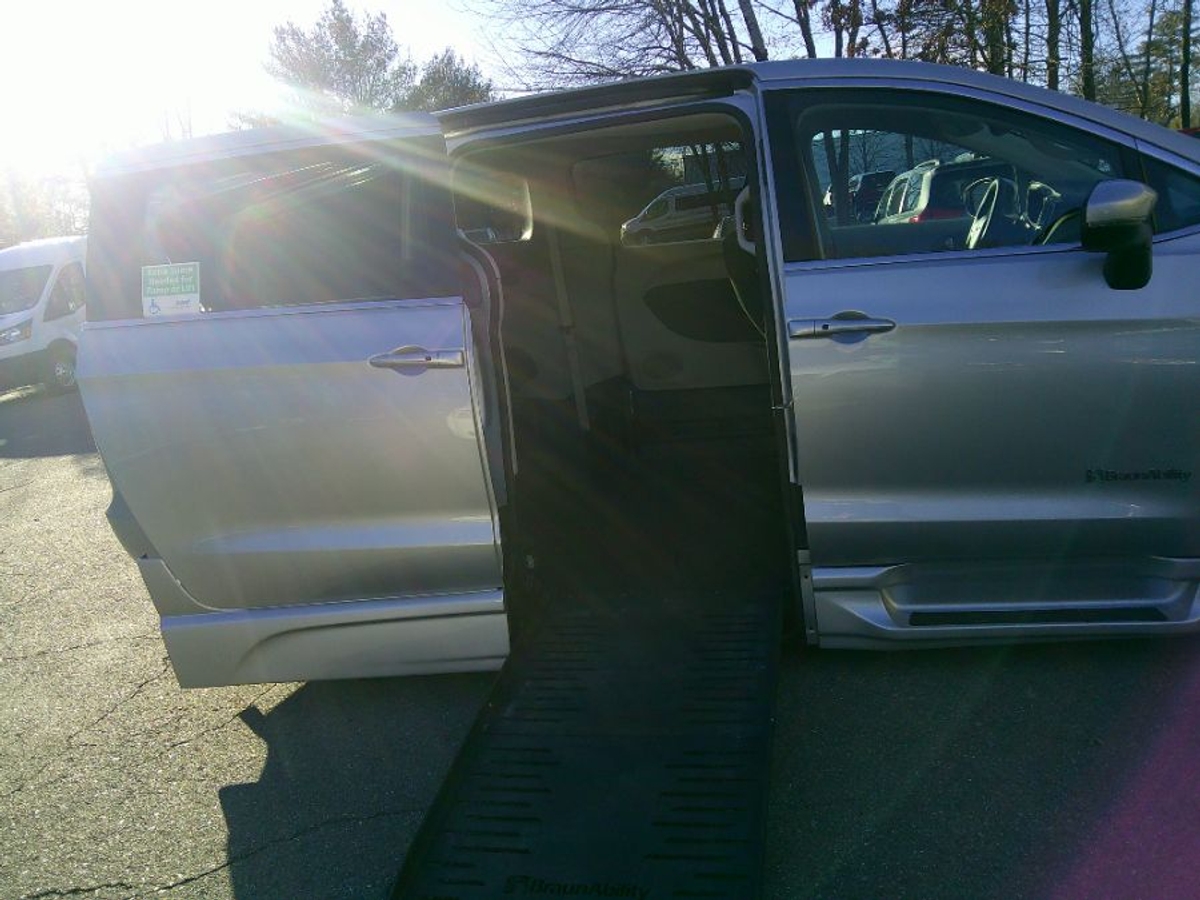 2023 CHRYSLER VOYAGER - Image 2