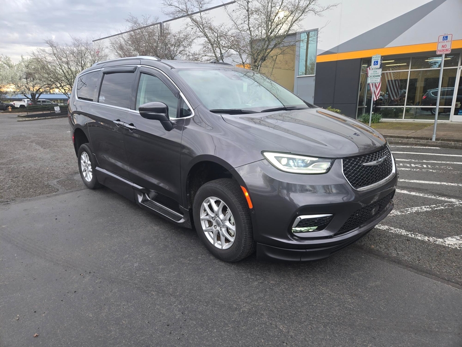 Used 2021 Chrysler Pacifica Touring L - BraunAbility Side Entry Entry In Floor Automatic Ramp