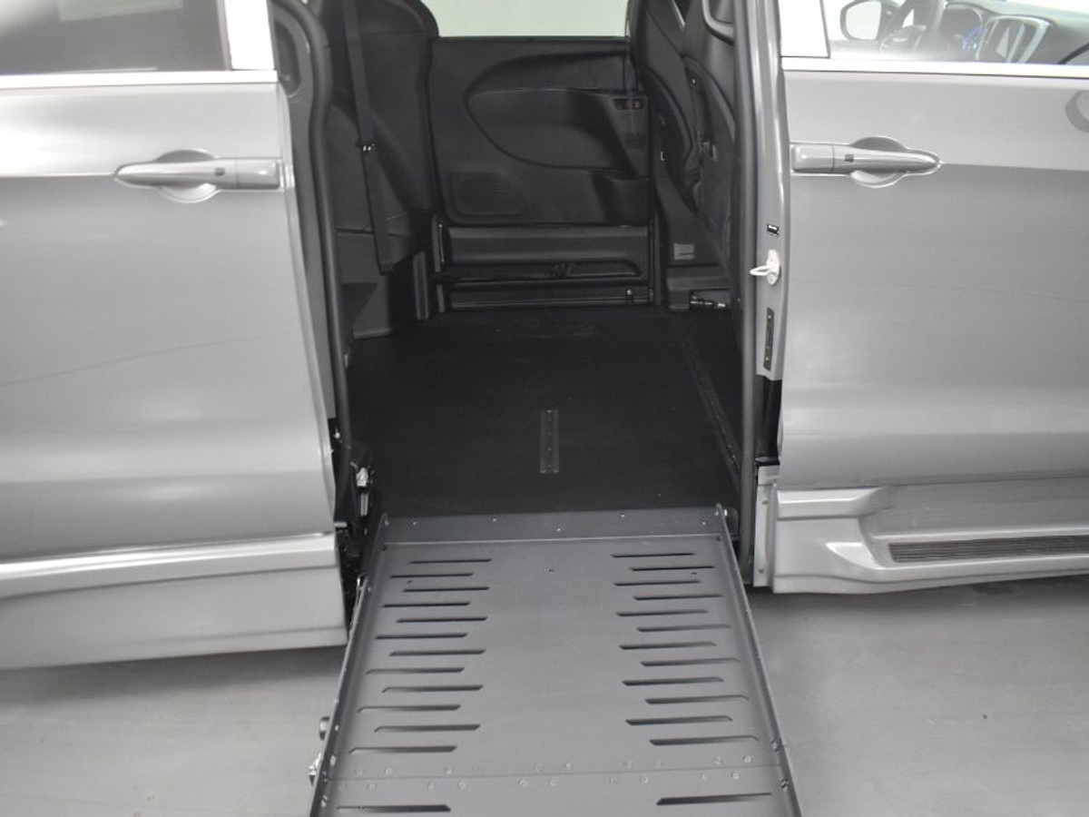 2025 CHRYSLER PACIFICA - Image 12